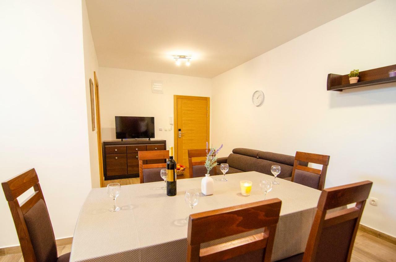 Apartments Sara 4 โบล ภายนอก รูปภาพ