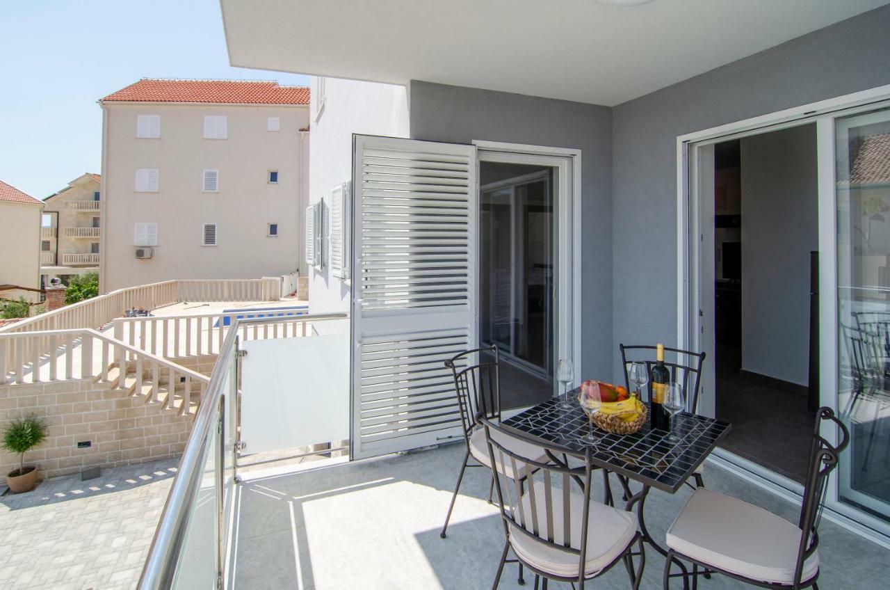 Apartments Sara 4 โบล ภายนอก รูปภาพ