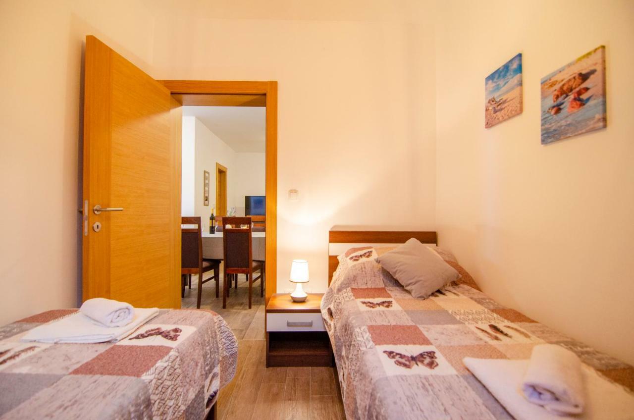 Apartments Sara 4 โบล ภายนอก รูปภาพ