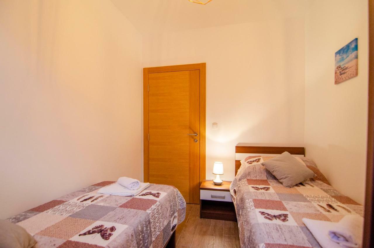 Apartments Sara 4 โบล ภายนอก รูปภาพ