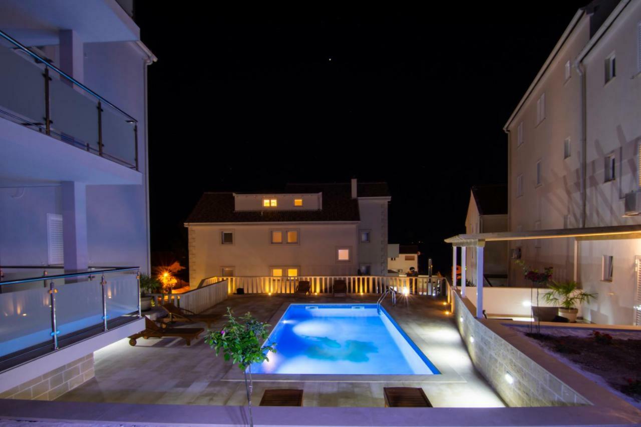 Apartments Sara 4 โบล ภายนอก รูปภาพ