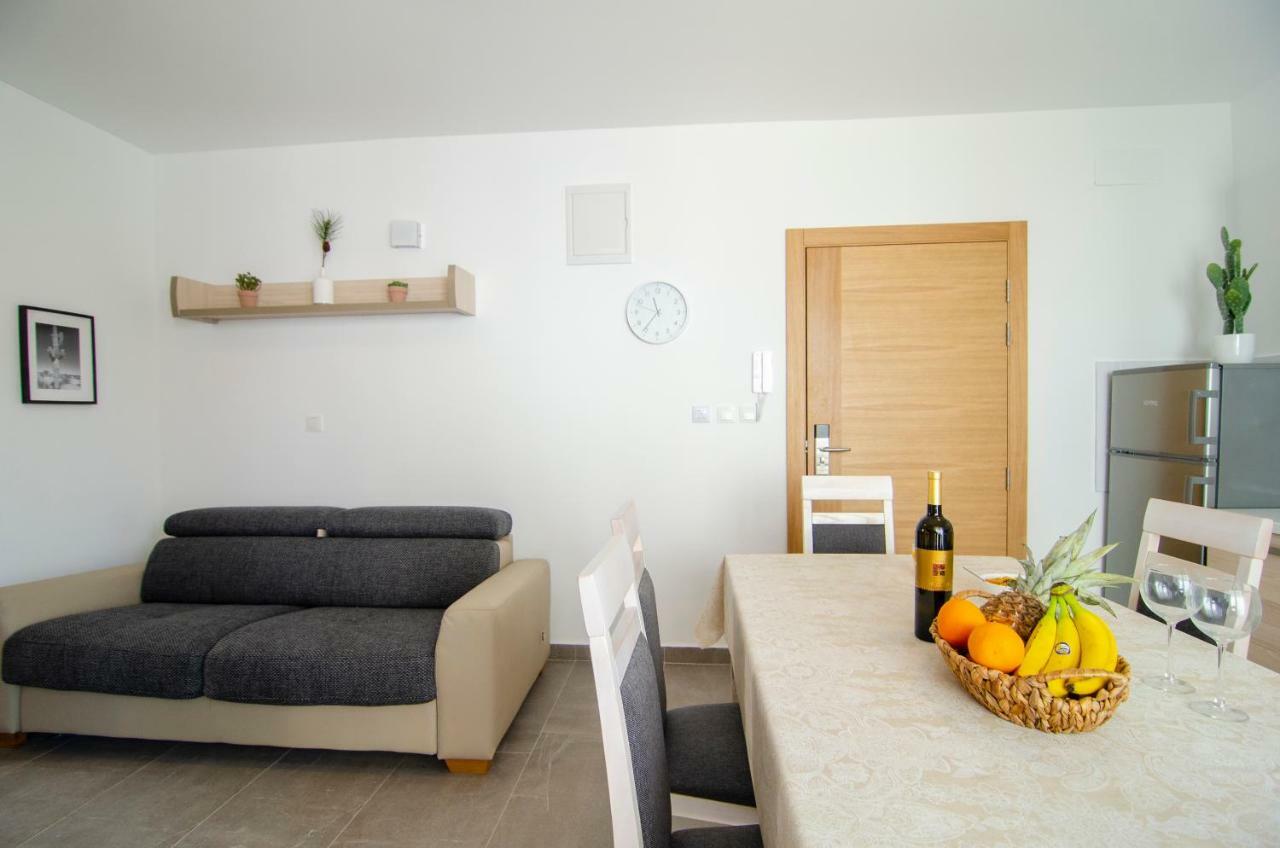 Apartments Sara 4 โบล ภายนอก รูปภาพ