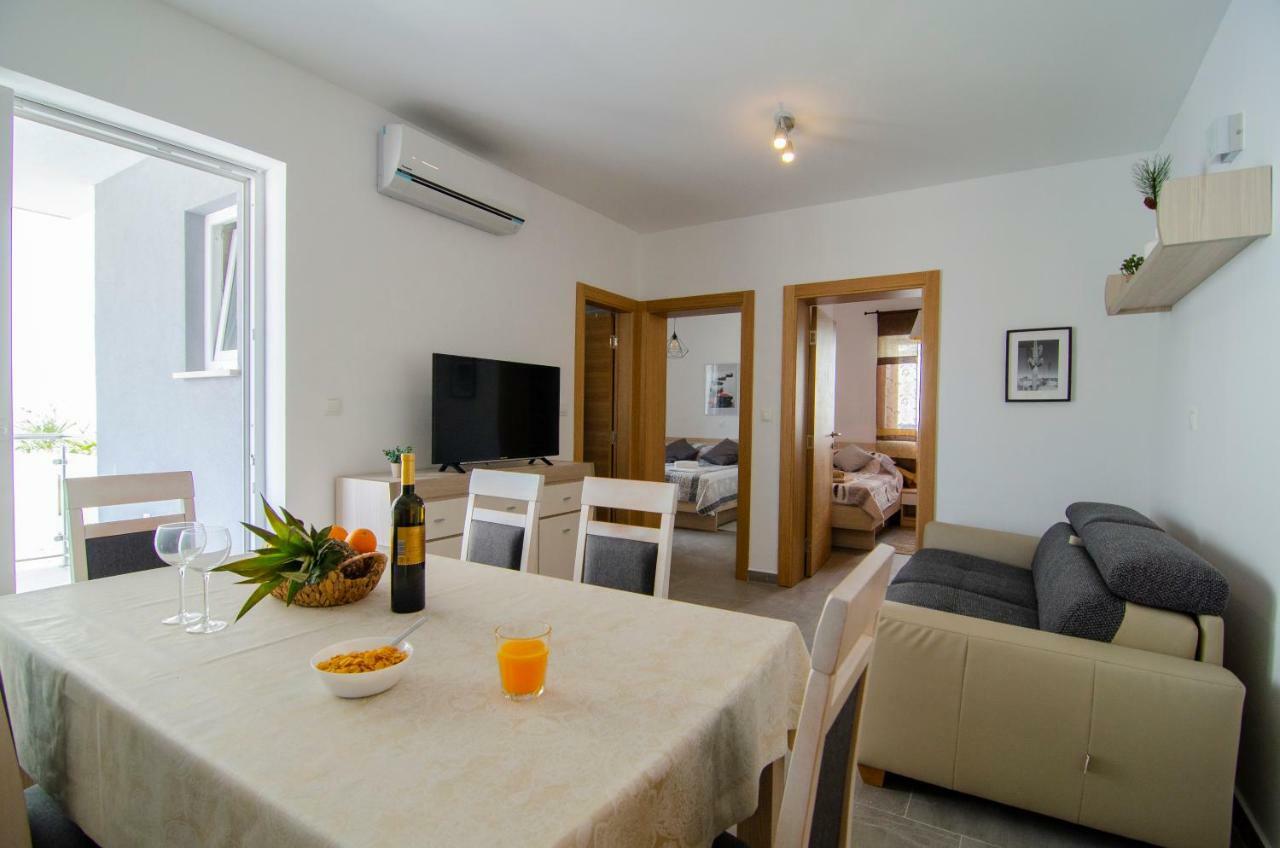 Apartments Sara 4 โบล ภายนอก รูปภาพ