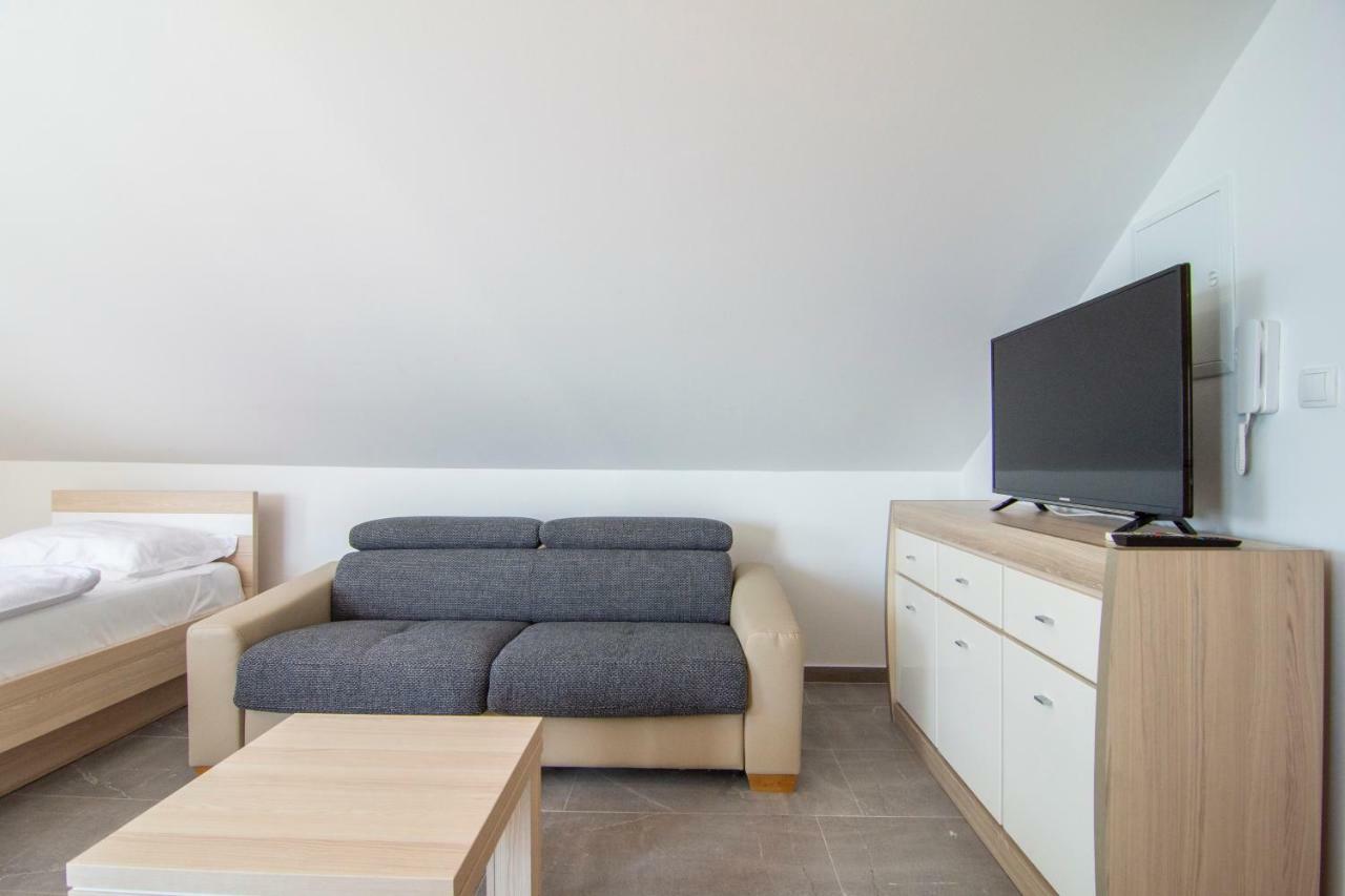 Apartments Sara 4 โบล ภายนอก รูปภาพ